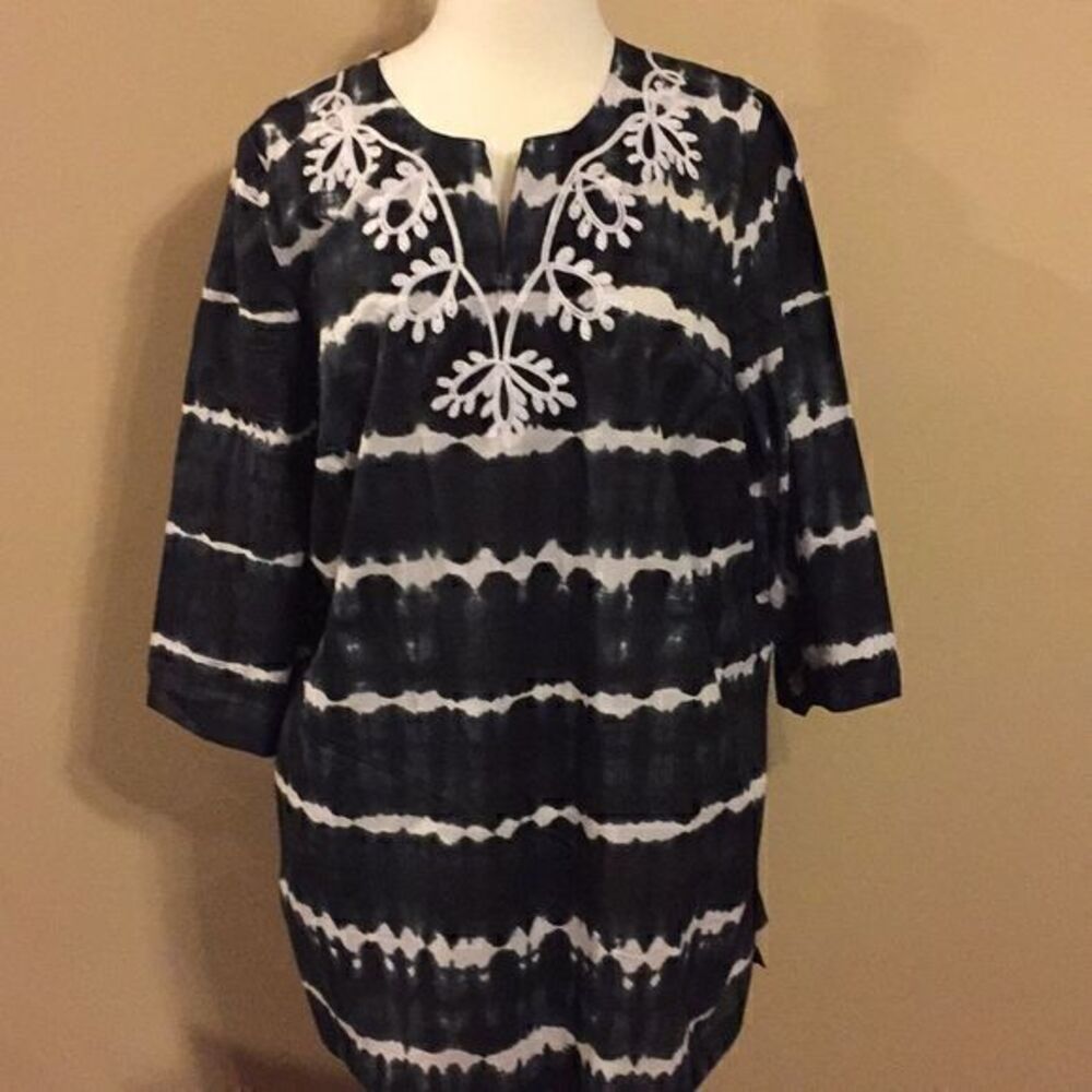 - ⭐️⭐️⭐️⭐️HOST PICK⭐️⭐️⭐️⭐️NWOT, Black & White Tie-dyed Top, 3/4 Sleeves